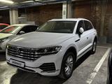 Volkswagen Touareg 2023 года за 25 000 000 тг. в Астана