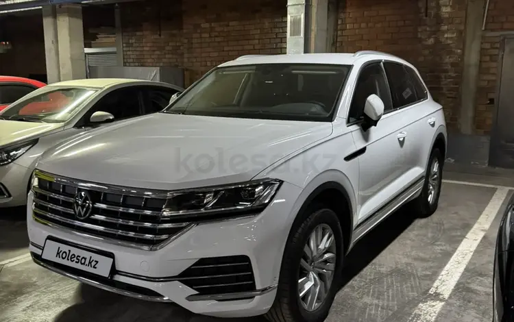 Volkswagen Touareg 2023 года за 25 000 000 тг. в Астана