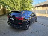 BMW X5 2020 года за 27 000 000 тг. в Уральск – фото 5