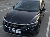 Volkswagen Polo 2022 года за 8 190 000 тг. в Караганда – фото 2