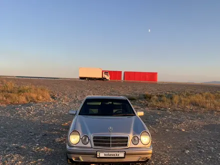 Mercedes-Benz E 280 1999 года за 3 200 000 тг. в Жаркент – фото 6