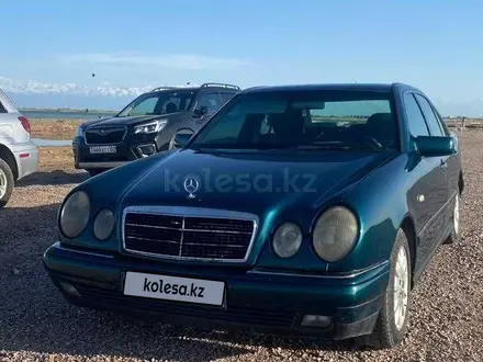 Mercedes-Benz E 230 1996 года за 2 400 000 тг. в Байсерке – фото 2