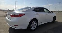 Lexus ES 300h 2014 года за 8 300 000 тг. в Актобе – фото 2