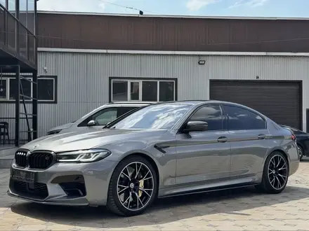 BMW M5 2022 года за 49 100 000 тг. в Алматы – фото 3