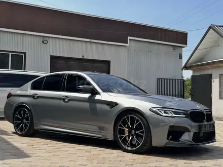 BMW M5 2022 года за 49 100 000 тг. в Алматы – фото 5