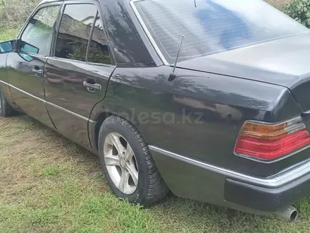 Mercedes-Benz E 230 1991 года за 1 200 000 тг. в Астана – фото 2