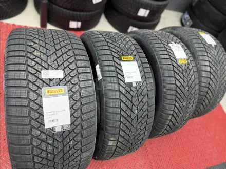 Pirelli Scorpion Winter 2 Run Flat 275/40 R22 и 315/35 R22 за 1 350 000 тг. в Алматы