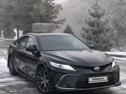 Toyota Camry 2022 года за 18 200 000 тг. в Алматы – фото 3