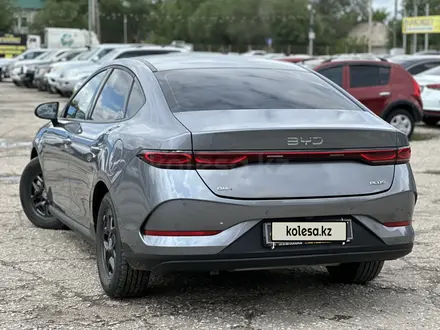 BYD Qin L DM-i 2025 года за 7 500 000 тг. в Актобе – фото 5