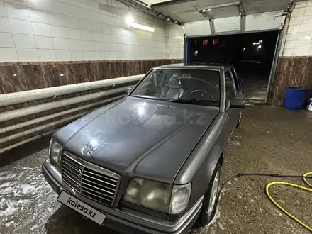 Mercedes-Benz E 200 1994 года за 2 200 000 тг. в Семей – фото 7