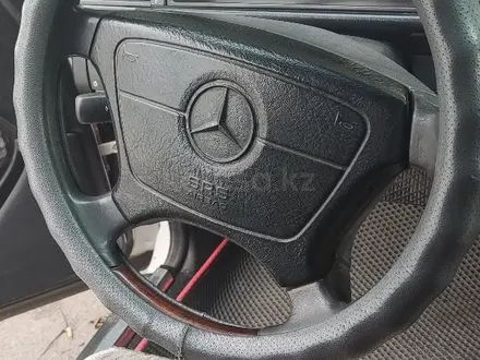 Mercedes-Benz E 220 1994 года за 2 500 000 тг. в Павлодар