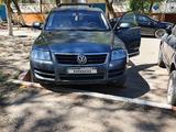 Volkswagen Touareg 2006 года за 4 100 000 тг. в Караганда – фото 2