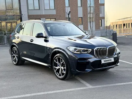 BMW X5 2022 года за 59 000 000 тг. в Алматы – фото 2
