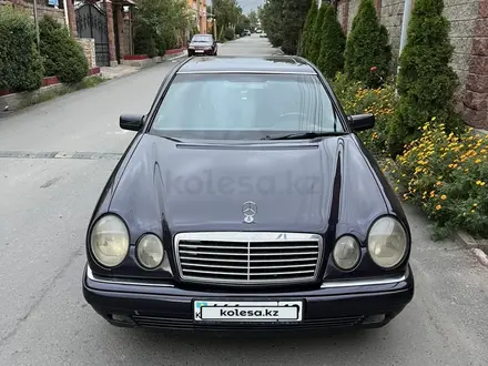 Mercedes-Benz E 240 1997 года за 2 800 000 тг. в Алматы – фото 9