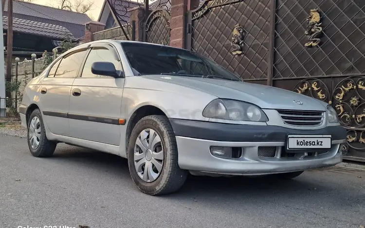 Toyota Avensis 2000 годаfor2 500 000 тг. в Тараз