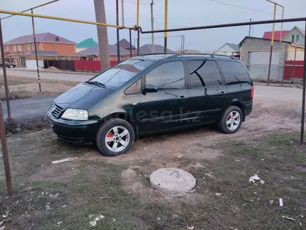 Volkswagen Sharan 2001 года за 4 100 000 тг. в Уральск