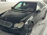 Mercedes-Benz C 200 2004 годаүшін4 200 000 тг. в Астана – фото 2