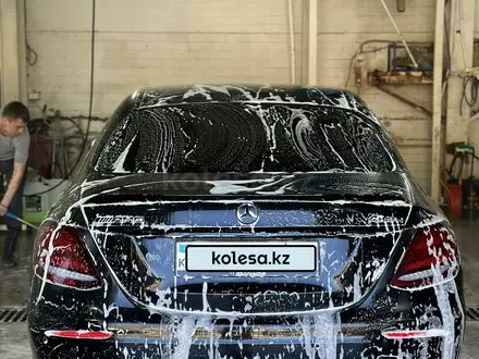 Mercedes-Benz E 200 2019 года за 26 000 000 тг. в Актобе – фото 22
