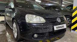 Volkswagen Golf 2004 годаfor3 800 000 тг. в Астана