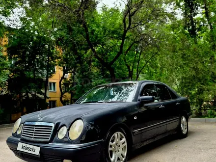 Mercedes-Benz E 320 1997 года за 2 300 000 тг. в Алматы – фото 2