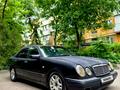 Mercedes-Benz E 320 1997 года за 2 300 000 тг. в Алматы – фото 3