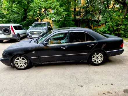 Mercedes-Benz E 320 1997 года за 2 300 000 тг. в Алматы – фото 4