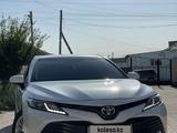 Toyota Camry 2018 года за 14 800 000 тг. в Актау – фото 2