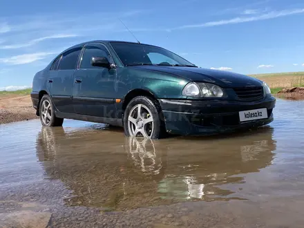 Toyota Avensis 1998 года за 1 800 000 тг. в Астана