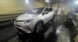 Toyota RAV4 2018 года за 12 800 000 тг. в Усть-Каменогорск