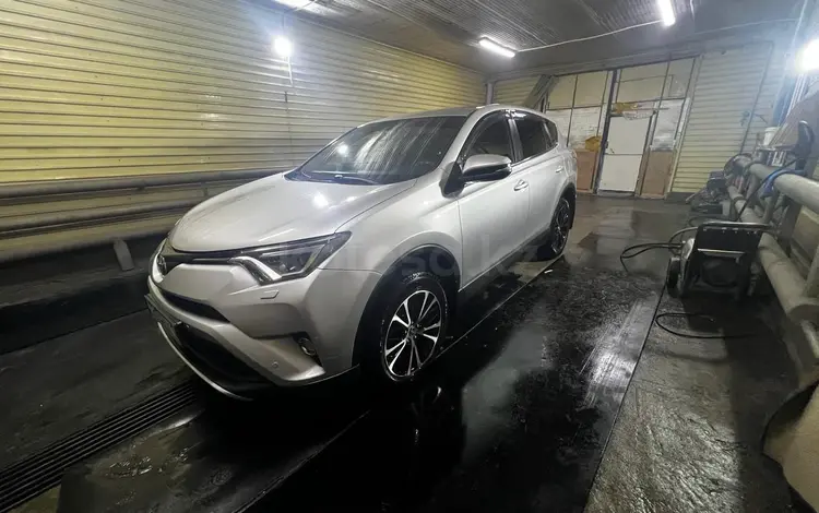 Toyota RAV4 2018 года за 12 800 000 тг. в Усть-Каменогорск