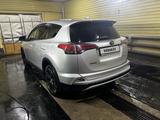 Toyota RAV4 2018 года за 12 800 000 тг. в Усть-Каменогорск – фото 3