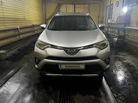 Toyota RAV4 2018 года за 12 800 000 тг. в Усть-Каменогорск – фото 4