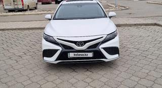 Toyota Camry 2022 года за 14 900 000 тг. в Атырау