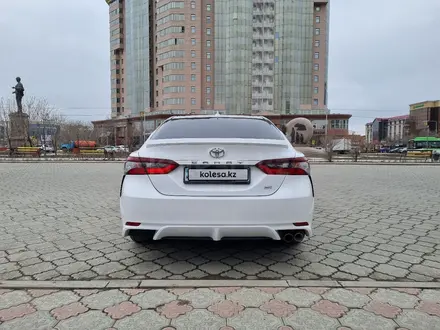 Toyota Camry 2022 года за 14 900 000 тг. в Атырау – фото 5