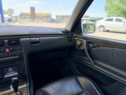 Mercedes-Benz E 55 AMG 2001 года за 10 000 000 тг. в Алматы – фото 24