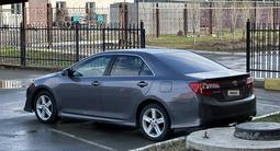 Toyota Camry 2013 года за 5 100 000 тг. в Актобе – фото 2