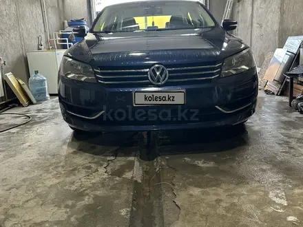 Volkswagen Passat 2013 года за 3 750 000 тг. в Атырау