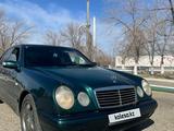 Mercedes-Benz E 200 1997 года за 2 600 000 тг. в Астана – фото 2