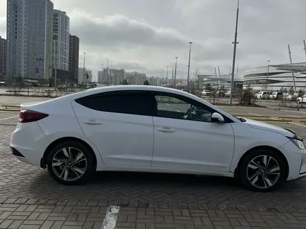 Hyundai Elantra 2019 года за 7 700 000 тг. в Астана – фото 3