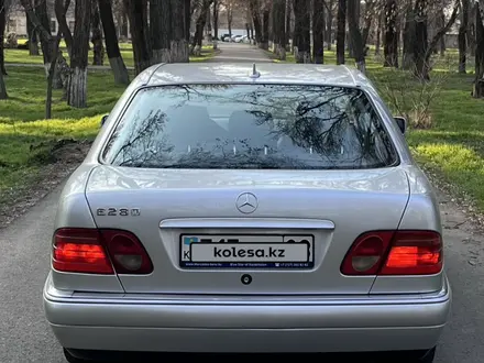 Mercedes-Benz E 280 1999 года за 3 300 000 тг. в Тараз – фото 17