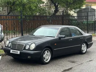 Mercedes-Benz E 320