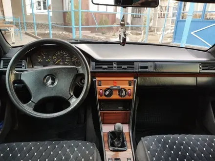 Mercedes-Benz E 200 1991 года за 2 000 000 тг. в Тараз – фото 9