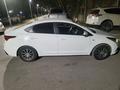 Hyundai Solaris 2017 года за 4 700 000 тг. в Актобе – фото 2