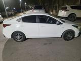 Hyundai Solaris 2017 года за 5 800 000 тг. в Актобе – фото 2