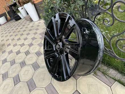 Оригинальные диски R22 на Range Rover L460, Range Rover Sport L461 за 860 000 тг. в Алматы – фото 3