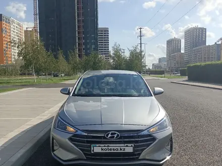 Hyundai Elantra 2019 года за 8 000 000 тг. в Астана