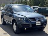 Volkswagen Touareg 2005 года за 5 200 000 тг. в Астана – фото 2