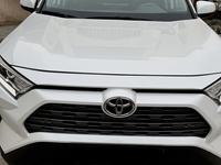 Toyota RAV4 2021 года за 19 000 000 тг. в Атырау