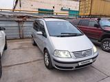 Volkswagen Sharan 2003 года за 3 500 000 тг. в Шымкент