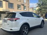 Toyota RAV4 2017 годаүшін11 700 000 тг. в Атырау – фото 2